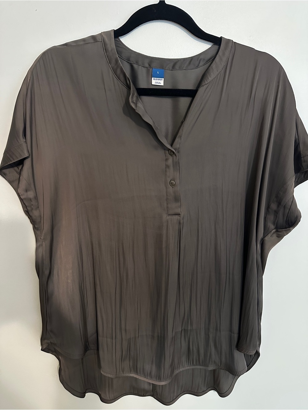 Old Navy Taupe Short-Sleeve V-Neck Button Blouse
